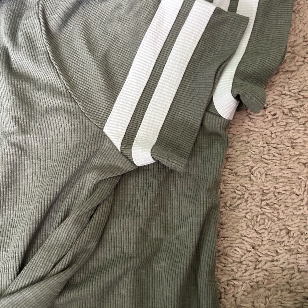 cute green shirt 💚